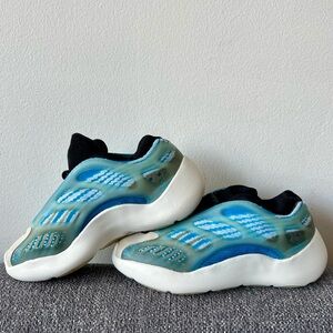 adidas YEEZY 700 V3 "Arzareth"